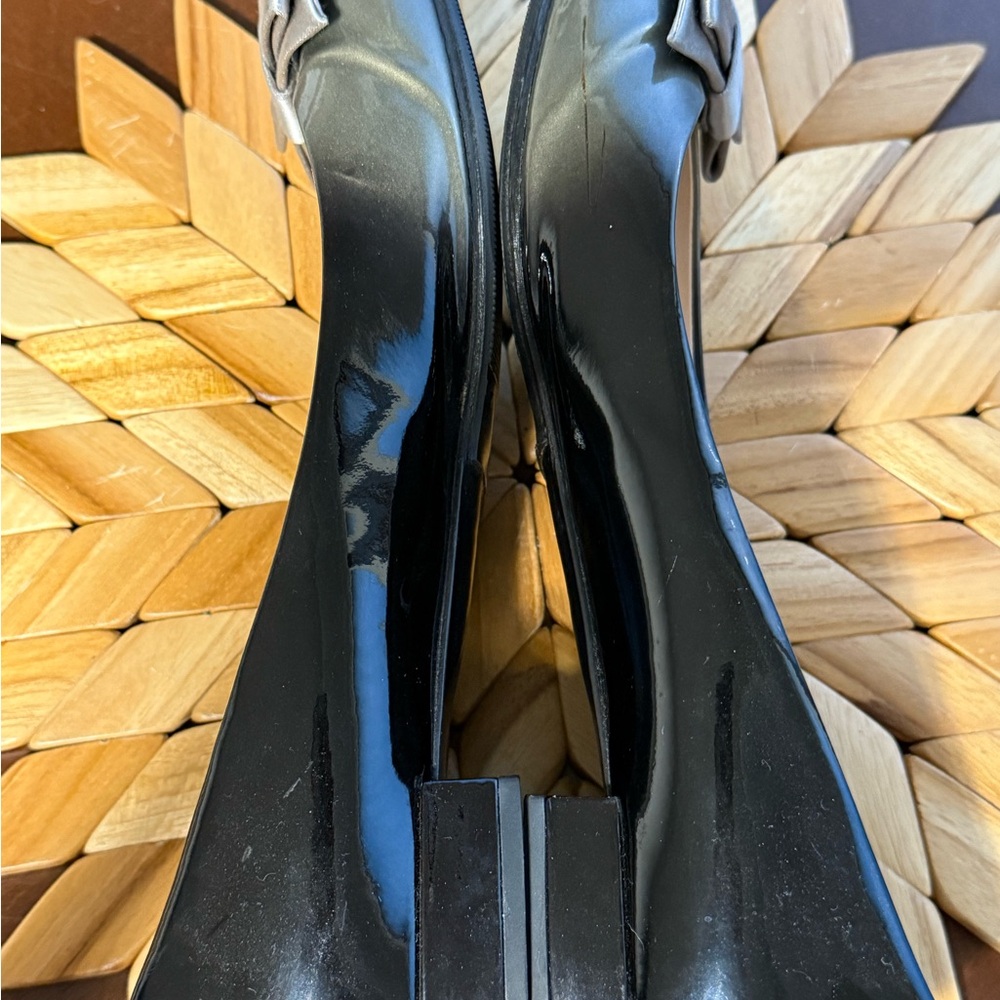 Prada Women's Gray Leather Flats with Silver Bow - Picture 5 of 8